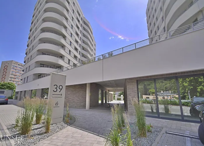 Sunset Apartments - Sun Towers - Parking